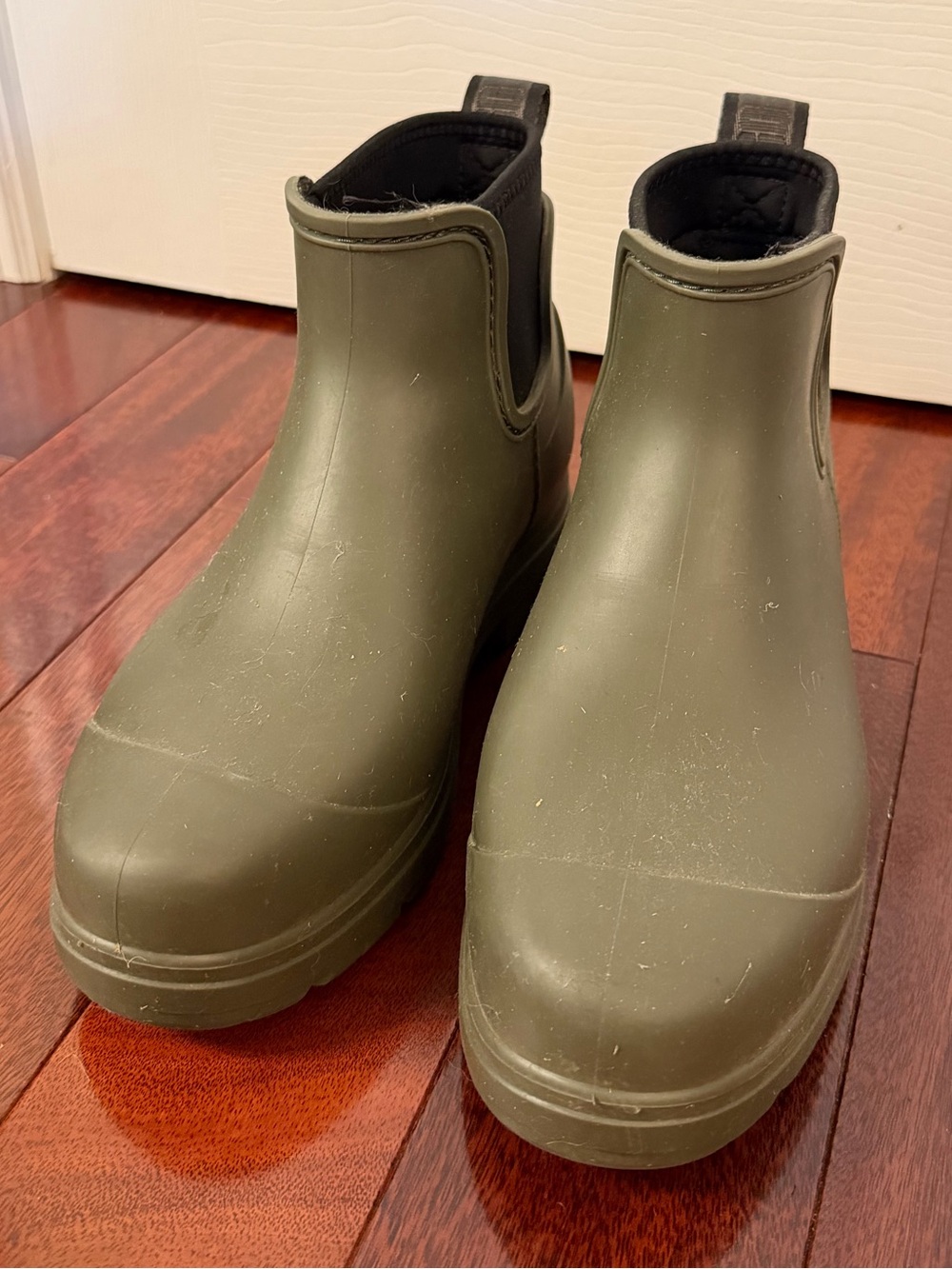UGG Chevonne Waterproof Rain Boots Women’s 7 Olive Green Chelsea 1110650